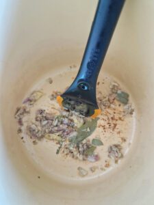 Stir ground spices