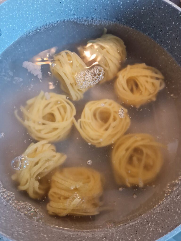 Boiling noodles