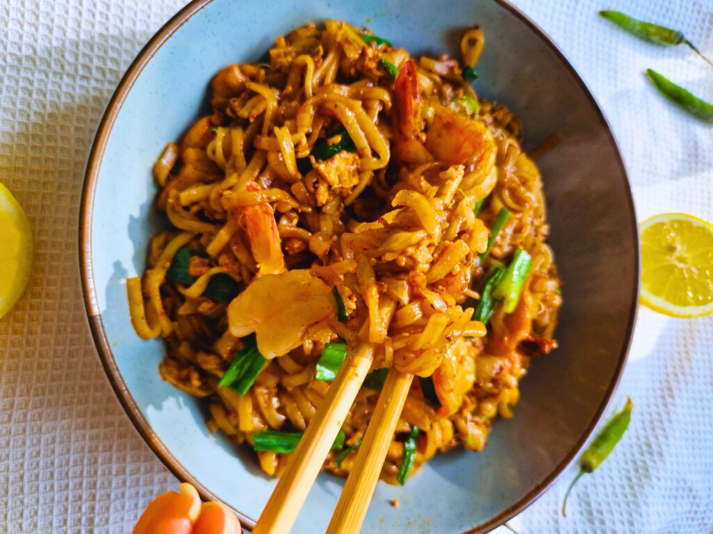 Flavorful chicken & shrimp pad Thai